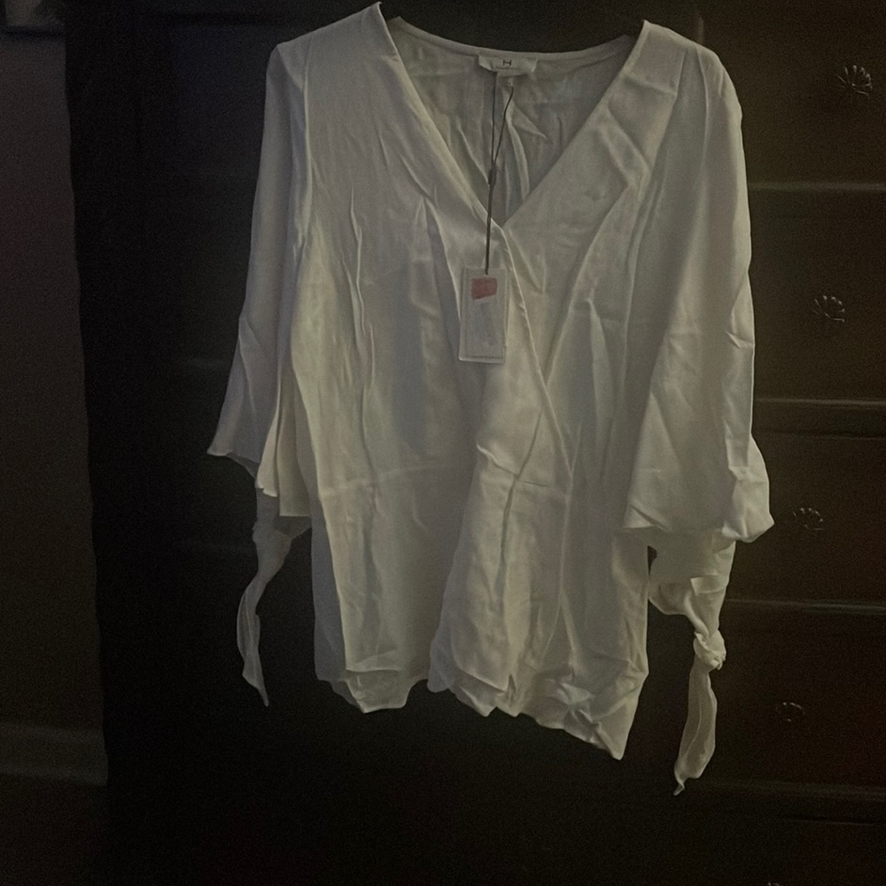 Beautiful linen blouse , off white/beige in color, NWT, size XL